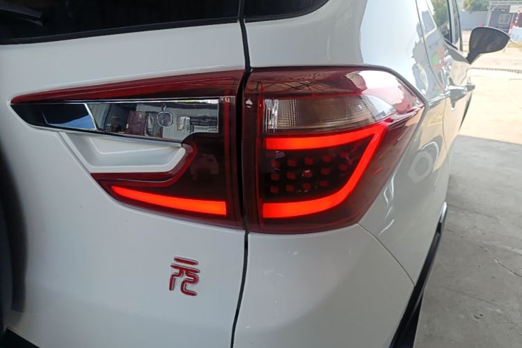 BYD Yuan 2018 #8 BYD Yuan 2018 car image #8