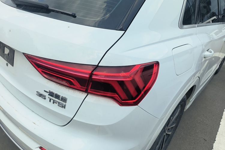 Audi Q3 2022 car image #8