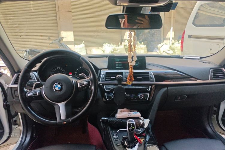 BMW 3 Series 2018 car image #11