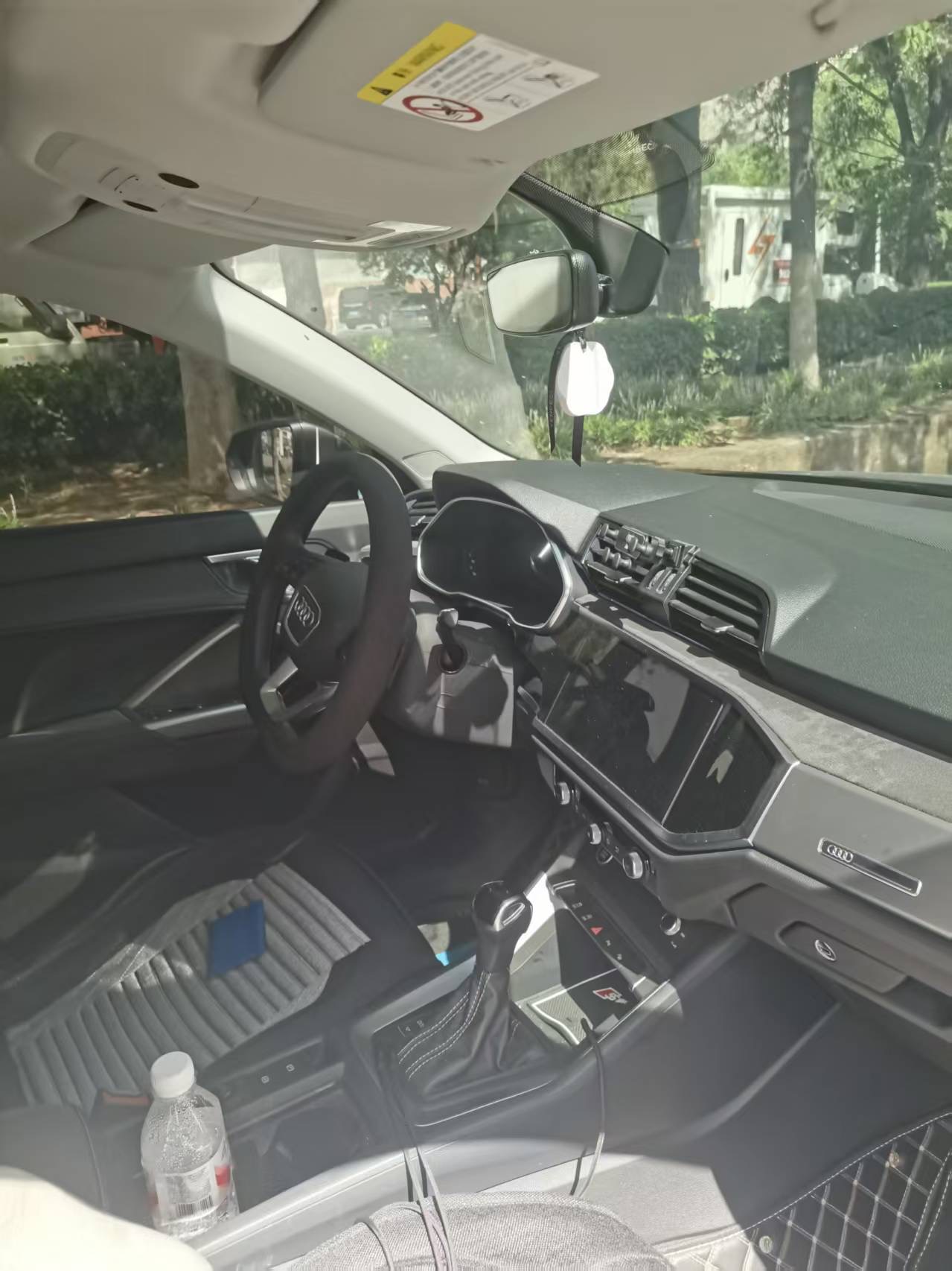 Audi Q3 2023 car image #3