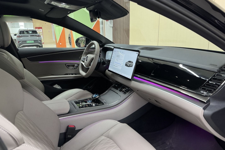 BYD Han 2025 car image #10