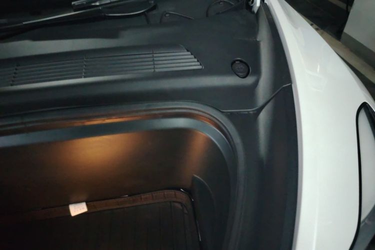 Tesla Model Y 2023 car image #24