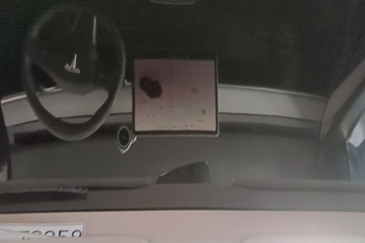 Tesla Model Y 2024 #18 Tesla Model Y 2024 car image #18