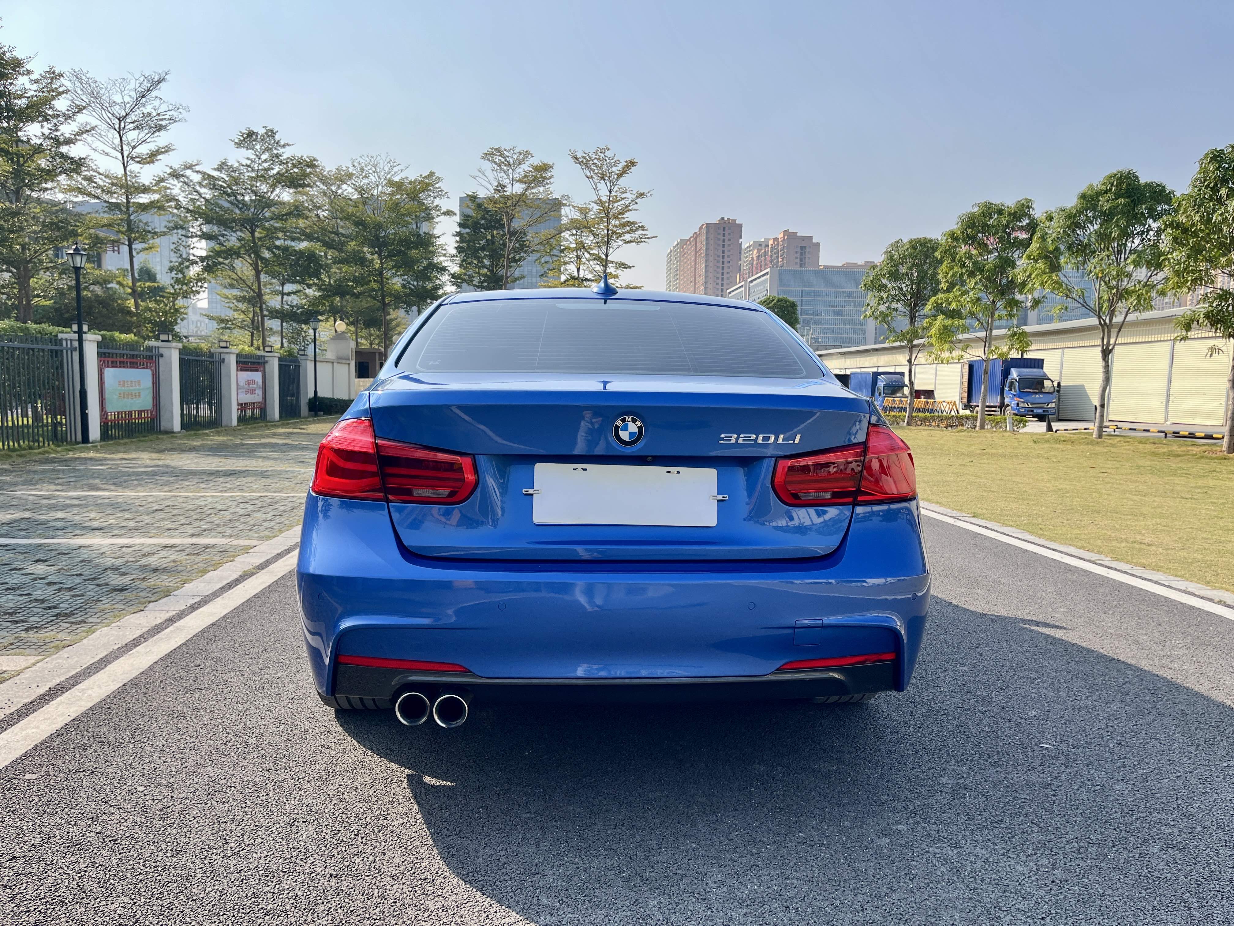 BMW 3 Series 2018 car image #10