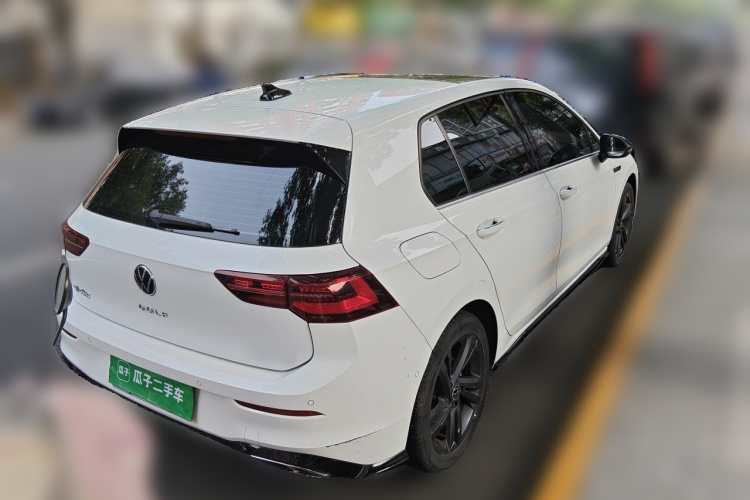 Volkswagen Golf 2022 car image #5