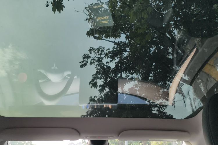 Tesla Model Y 2023 car image #18