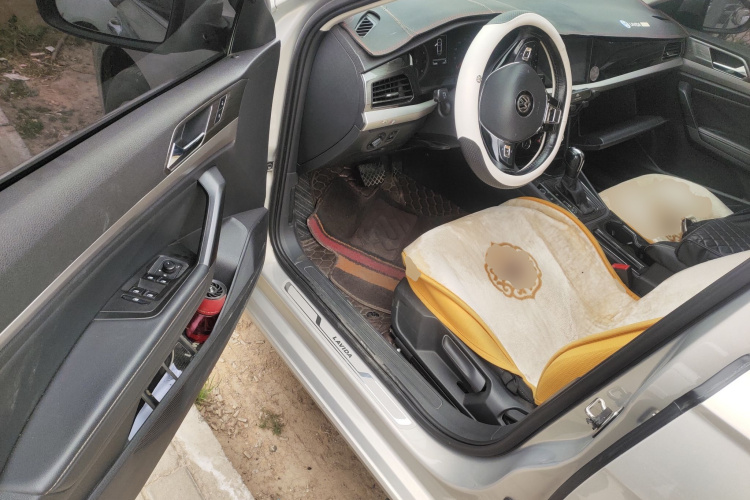 Volkswagen Lavida 2019 car image #16