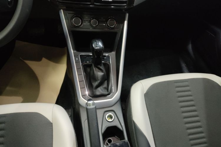 Volkswagen Polo 2021 car image #18