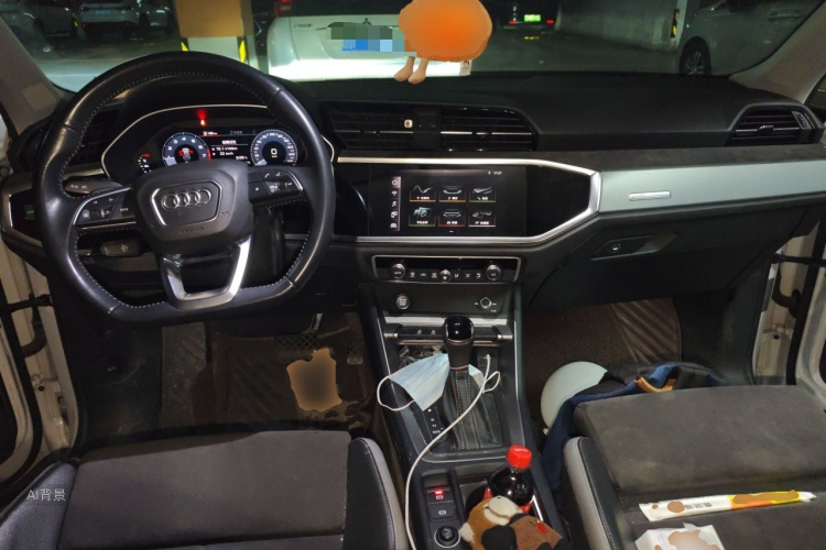 Audi Q3 2019 car image #11