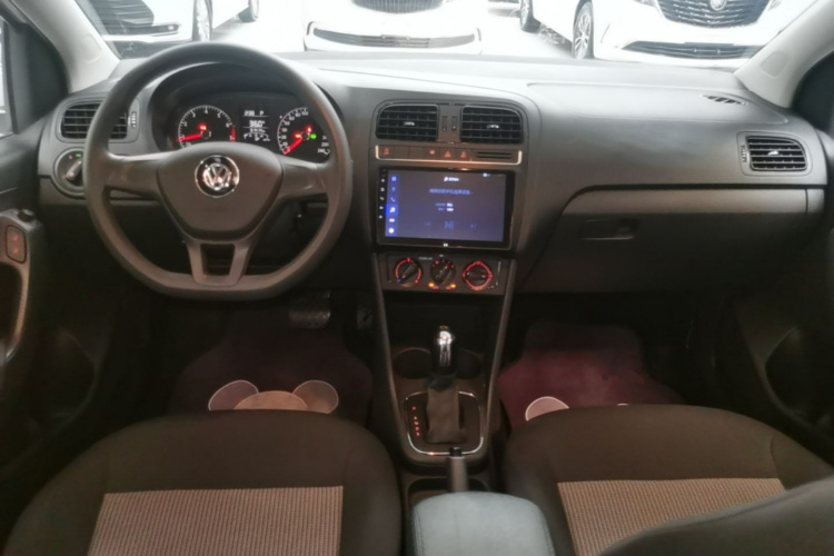 Volkswagen Polo 2019 car image #11