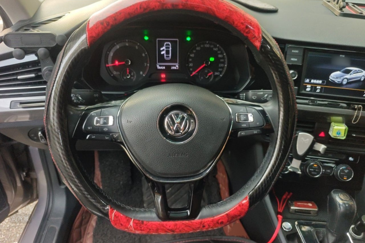 2019 car image #12