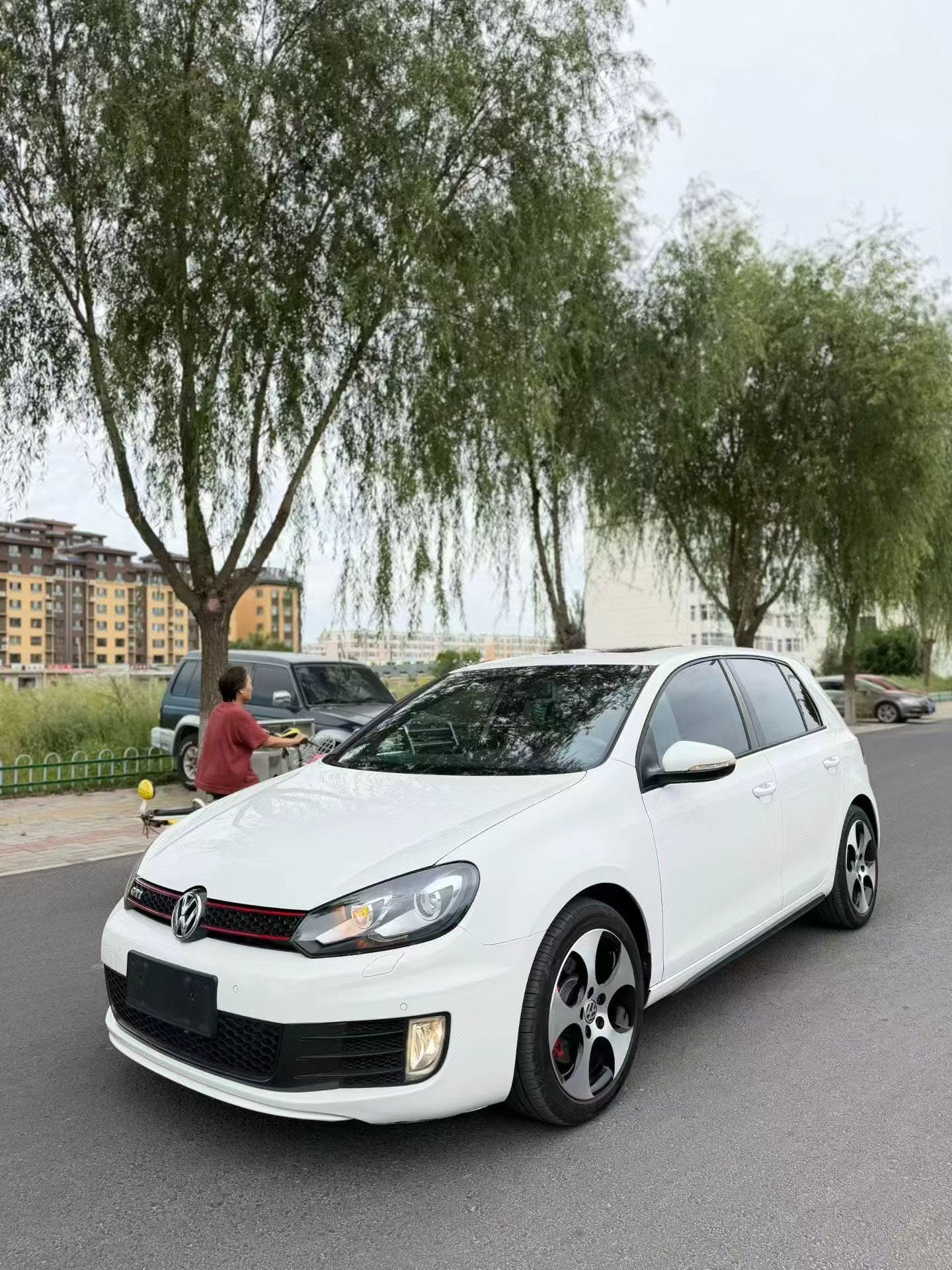 Volkswagen GolfGTI 2013 Volkswagen GolfGTI 2013 صورة سيارة