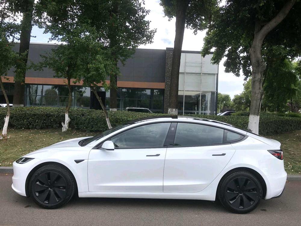 Tesla Model 3 2025 car image #4