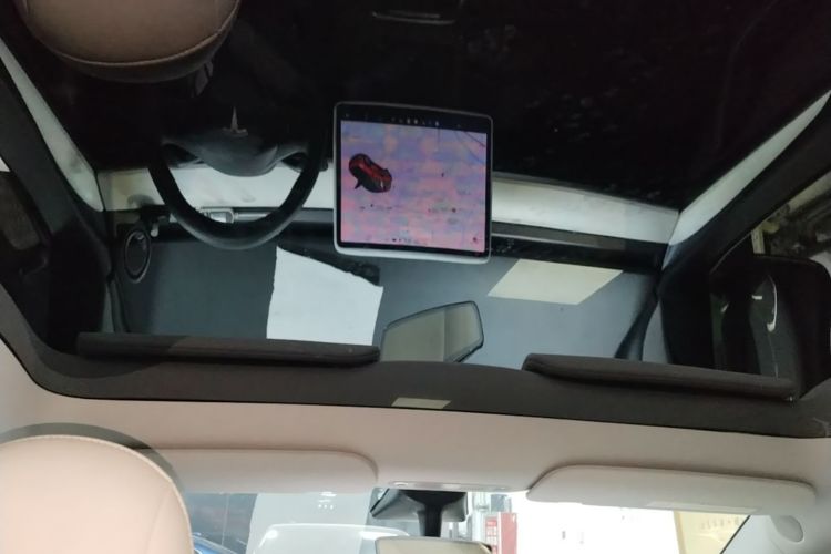 Tesla Model Y 2021 car image #18