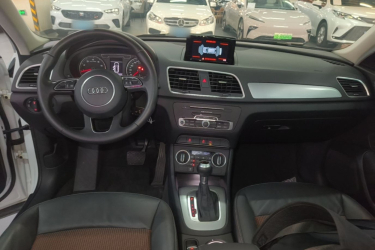 Audi Q3 2017 car image #10