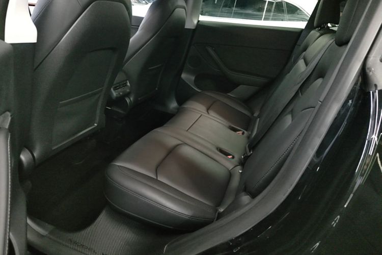 Tesla Model Y 2023 car image #17