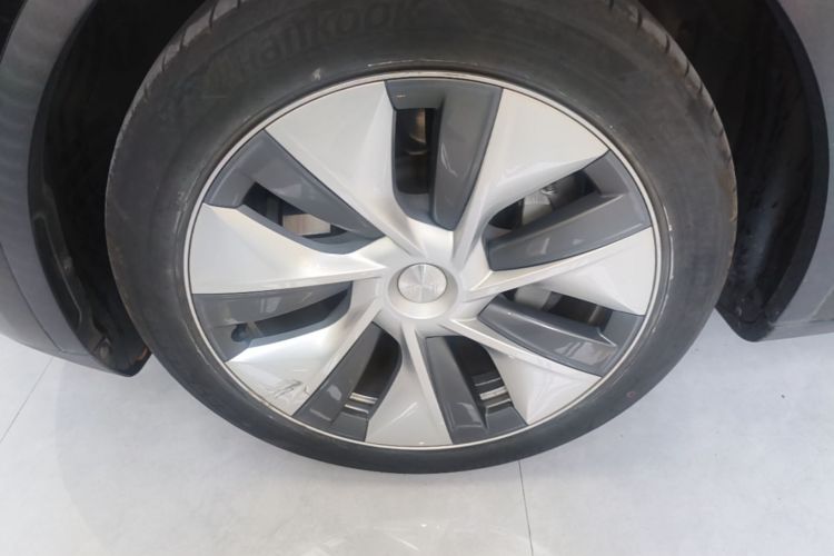 Tesla Model Y 2022 car image #9