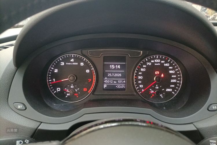 Audi Q3 2017 car image #13