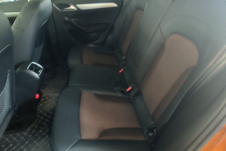 Audi Q3 2017 car image #17