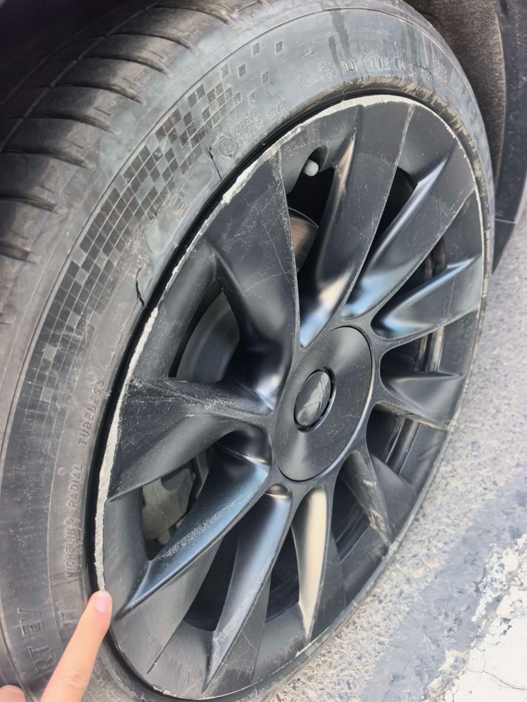 Tesla Model Y 2021 صورة سيارة #8