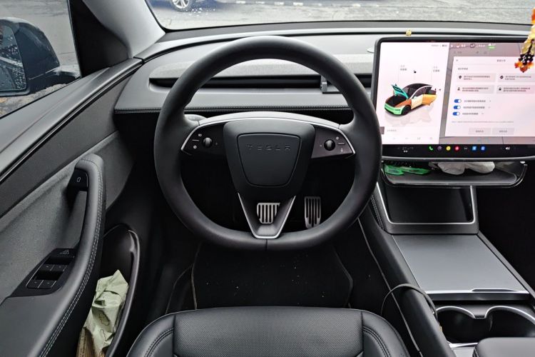 Tesla Model Y 2025 #11 Tesla Model Y 2025 car image #11