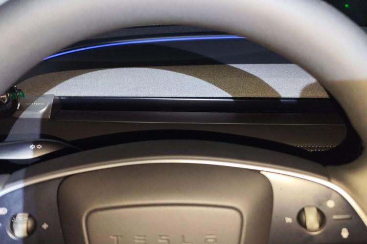 Tesla Model Y 2025 car image #13
