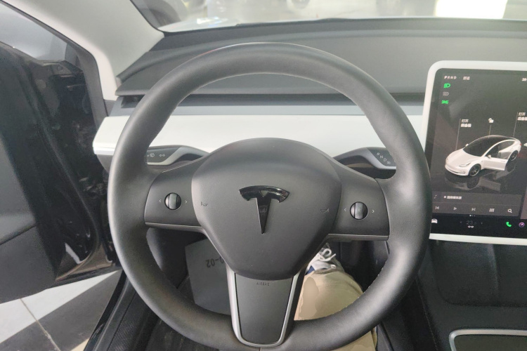 Tesla Model 3 2023 car image #11