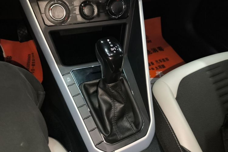 Volkswagen Polo 2019 car image #14