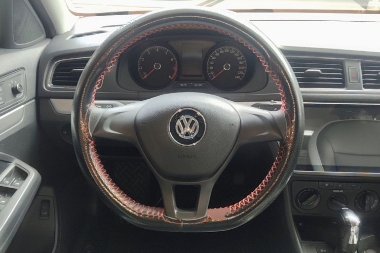 Volkswagen Lavida 2017 car image #16