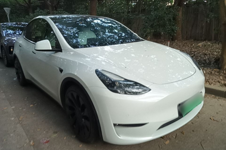Tesla Model Y 2023 #4 Tesla Model Y 2023 car image #4