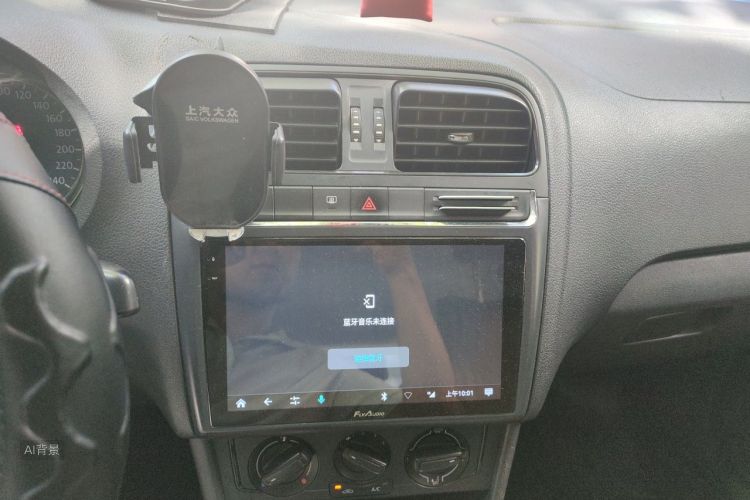 Volkswagen Polo 2015 car image #15