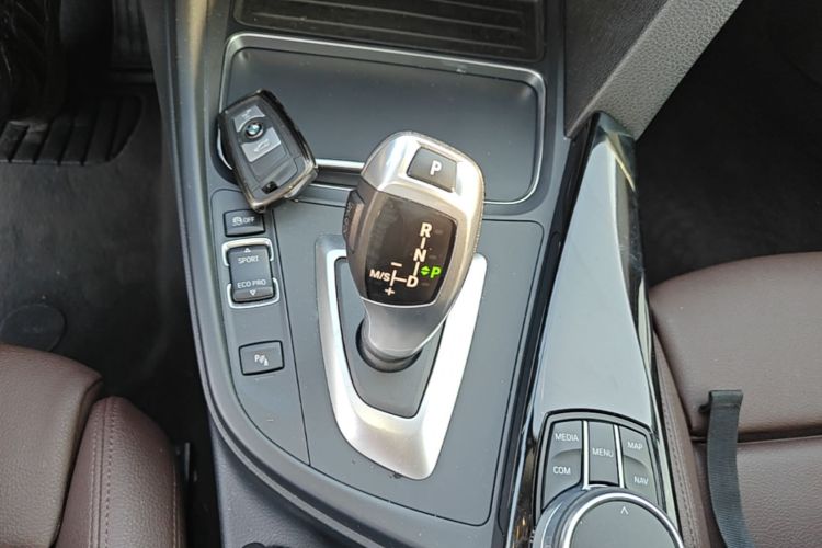 BMW 3 Series 2019 #14 BMW 3 Series 2019 car image #14