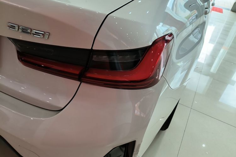 BMW 3 Series 2024 car image #8