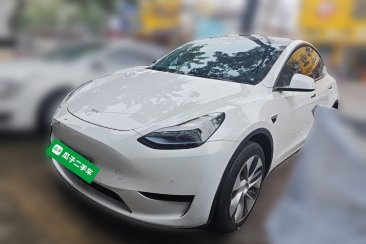 Tesla Model Y 2023 car image #2