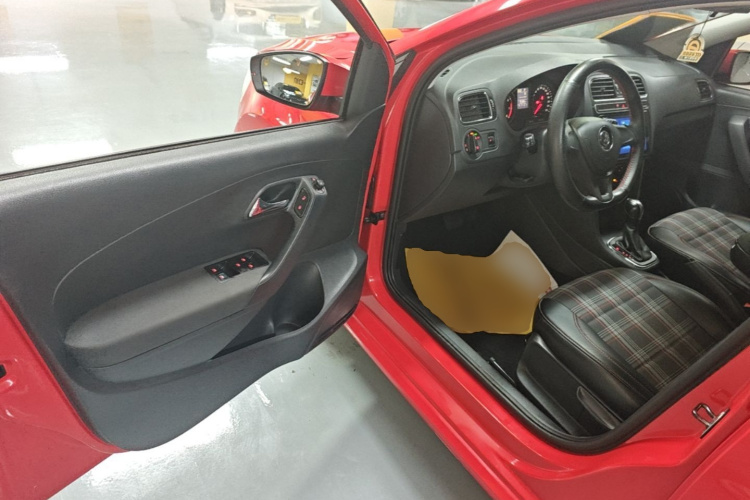 Volkswagen Polo 2015 #16 Volkswagen Polo 2015 car image #16