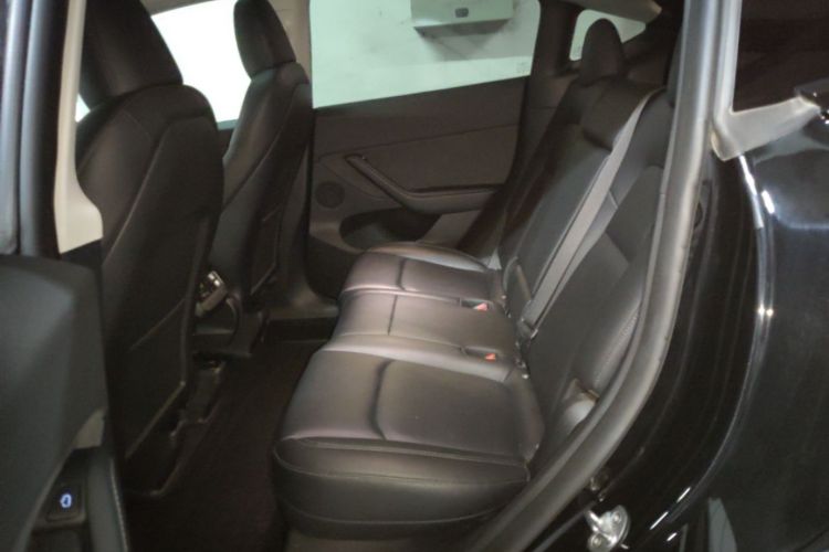 Tesla Model Y 2023 car image #17