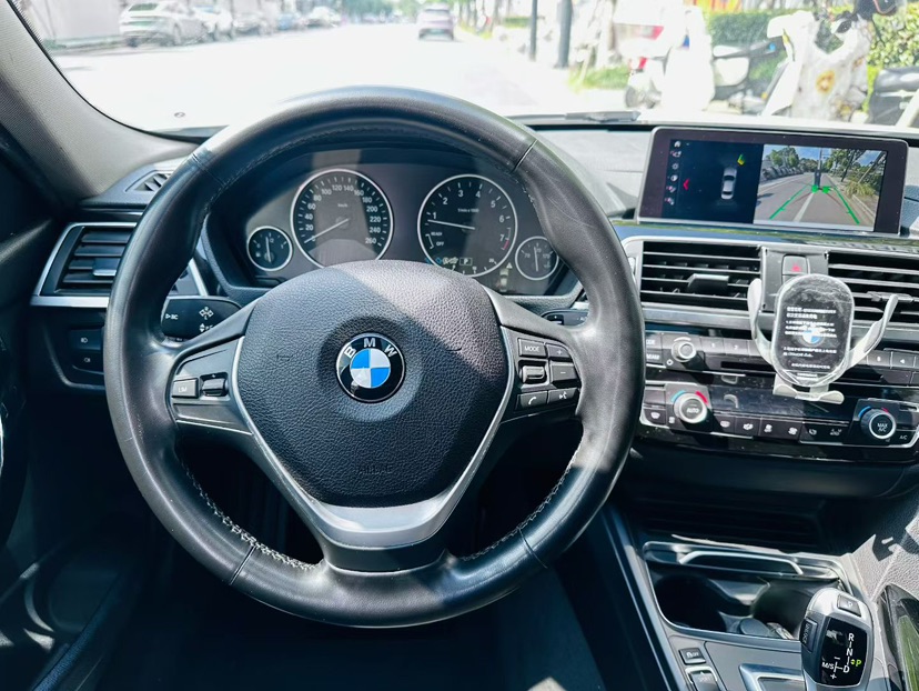 BMW 3 Series 2018 #9 BMW 3 Series 2018 car image #9