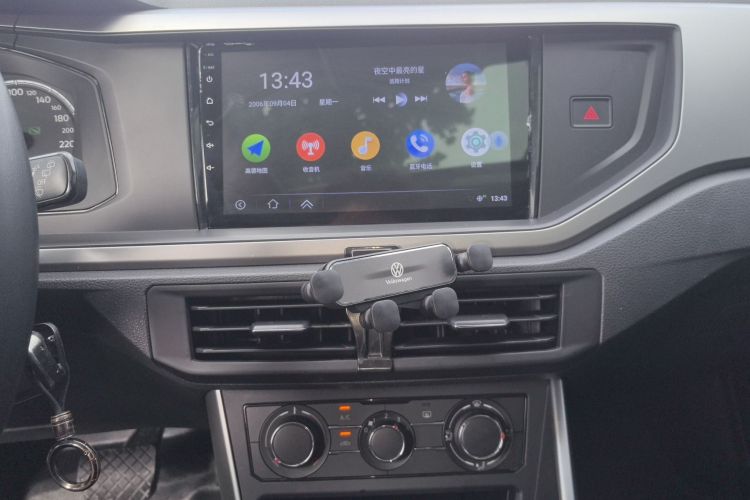 Volkswagen Polo 2020 car image #17