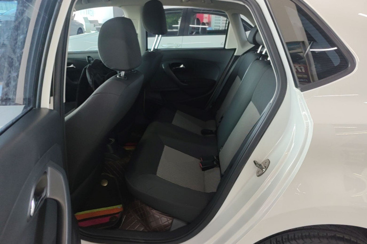 Volkswagen Polo 2018 car image #17