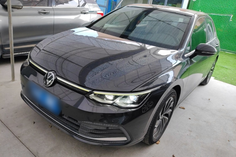 Volkswagen Golf 2021 car image #2
