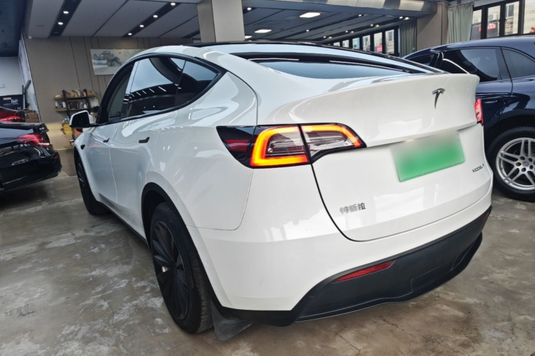 Tesla Model Y 2022 #5 Tesla Model Y 2022 car image #5
