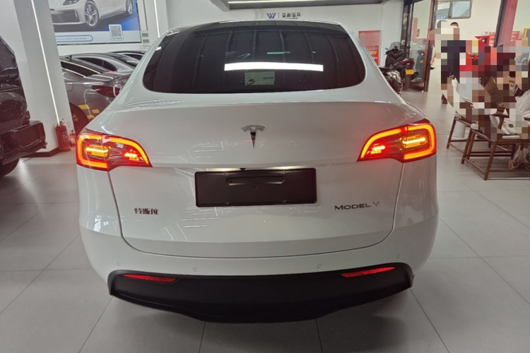 Tesla Model Y 2022 #6 Tesla Model Y 2022 car image #6
