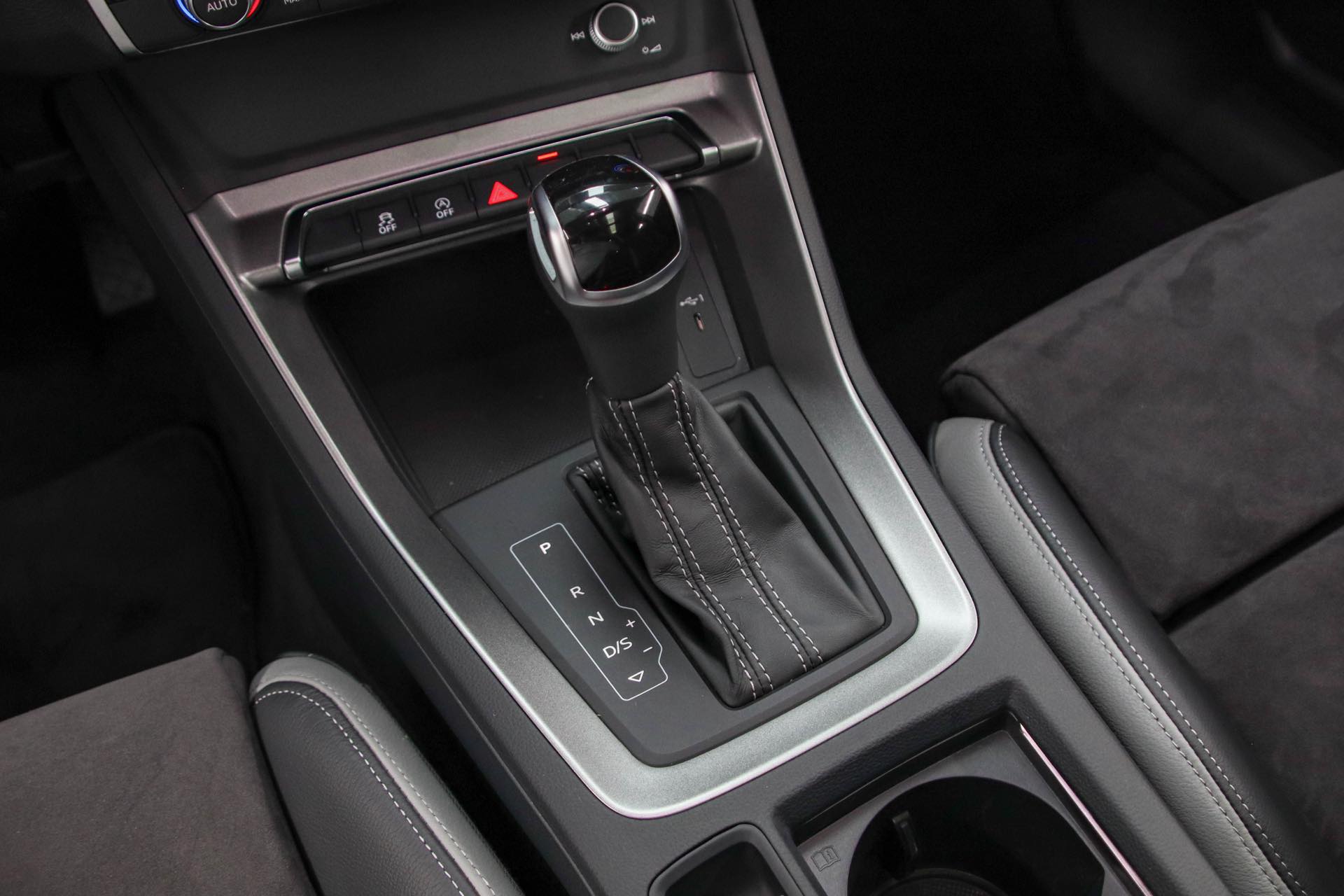 Audi Q3 2022 car image #9