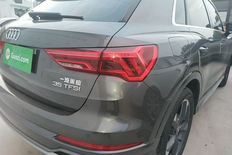 Audi Q3 2022 car image #8