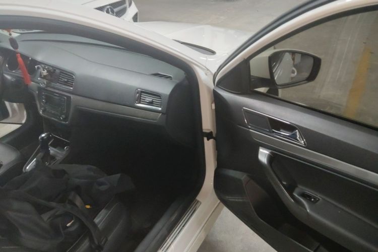 Volkswagen Lavida 2017 car image #21
