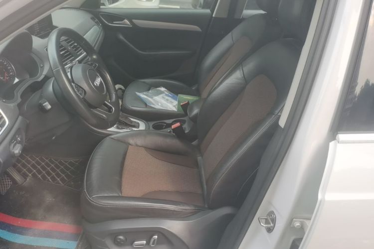 Audi Q3 2019 car image #16