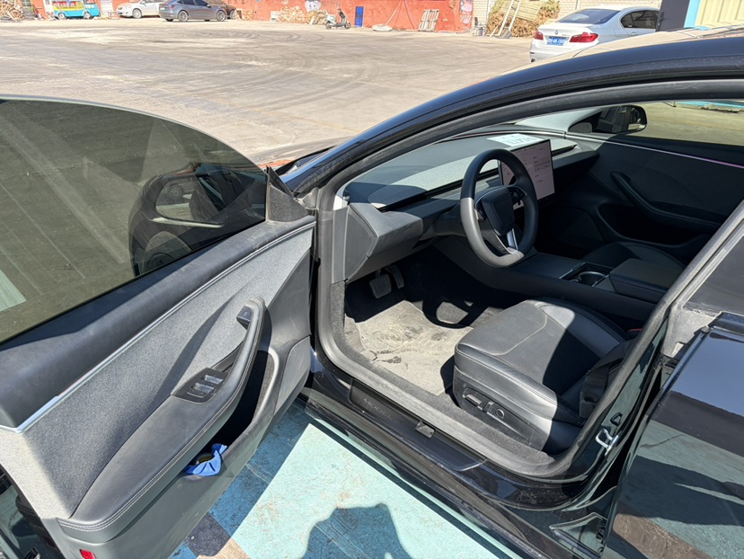 Tesla Model 3 2024 car image #2