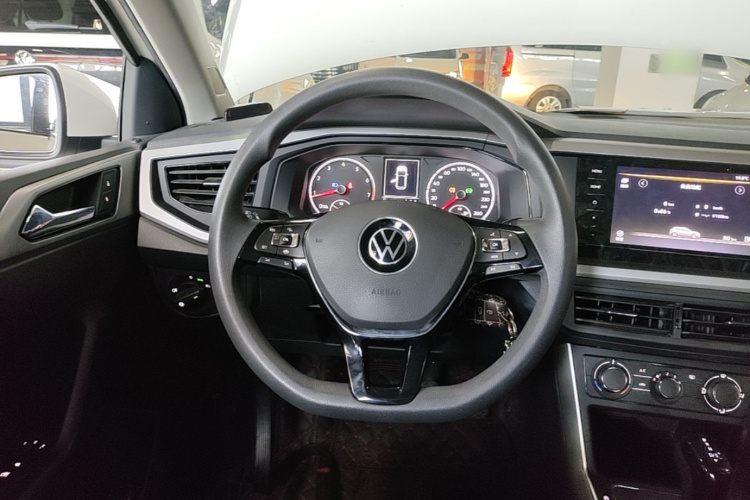 Volkswagen Polo 2021 car image #11