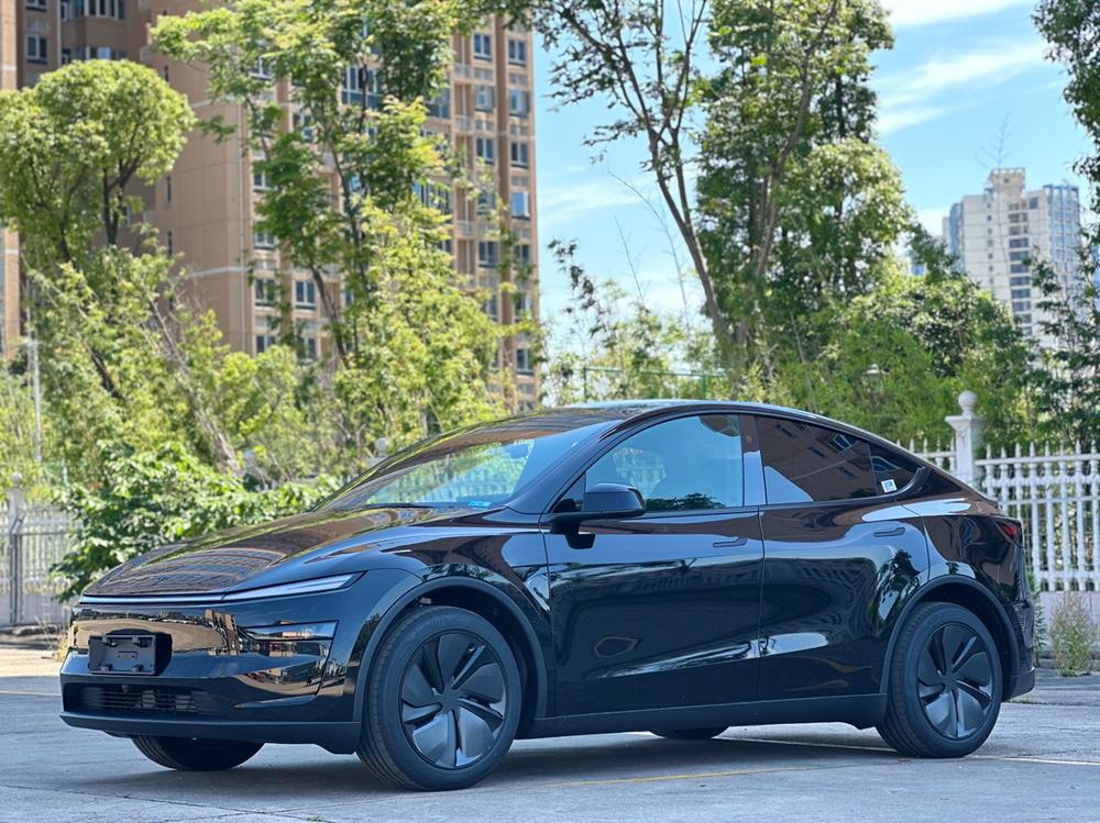 Tesla Model Y 2026 car image 