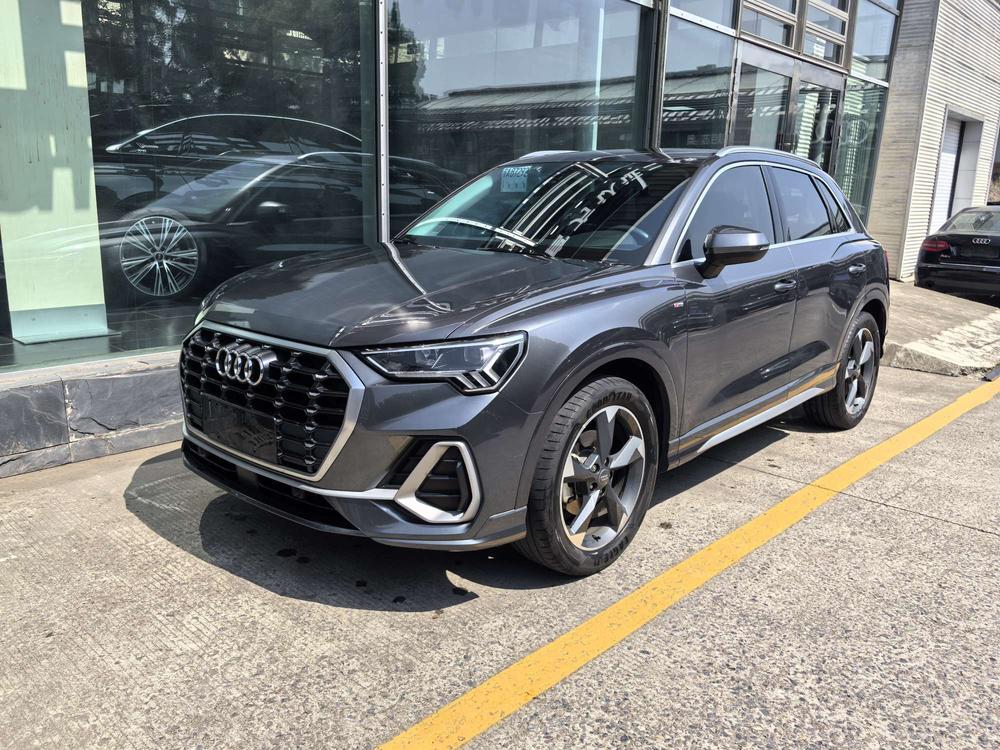 Audi Q3 2019 car image #6